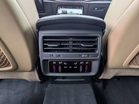 Used 2023 Audi Q8 Premium Plus image 23