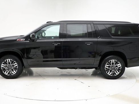Used 2025 Chevrolet Suburban Z71 image 6
