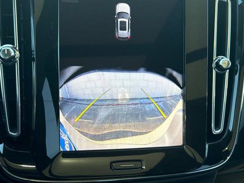 Certified 2025 Volvo XC40 B5 Core image 22