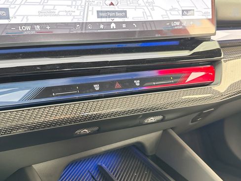 Used 2025 BMW M5 w/ Carbon Package AWD/4WD image 12