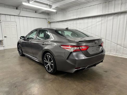 Used 2020 Toyota Camry SE image 6