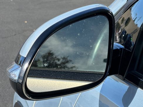 Used 2022 Chevrolet Bolt EUV LT w/ Comfort Package image 51