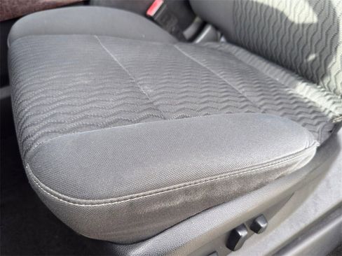 Used 2018 GMC Yukon SLE w/ SLE Value Package image 16