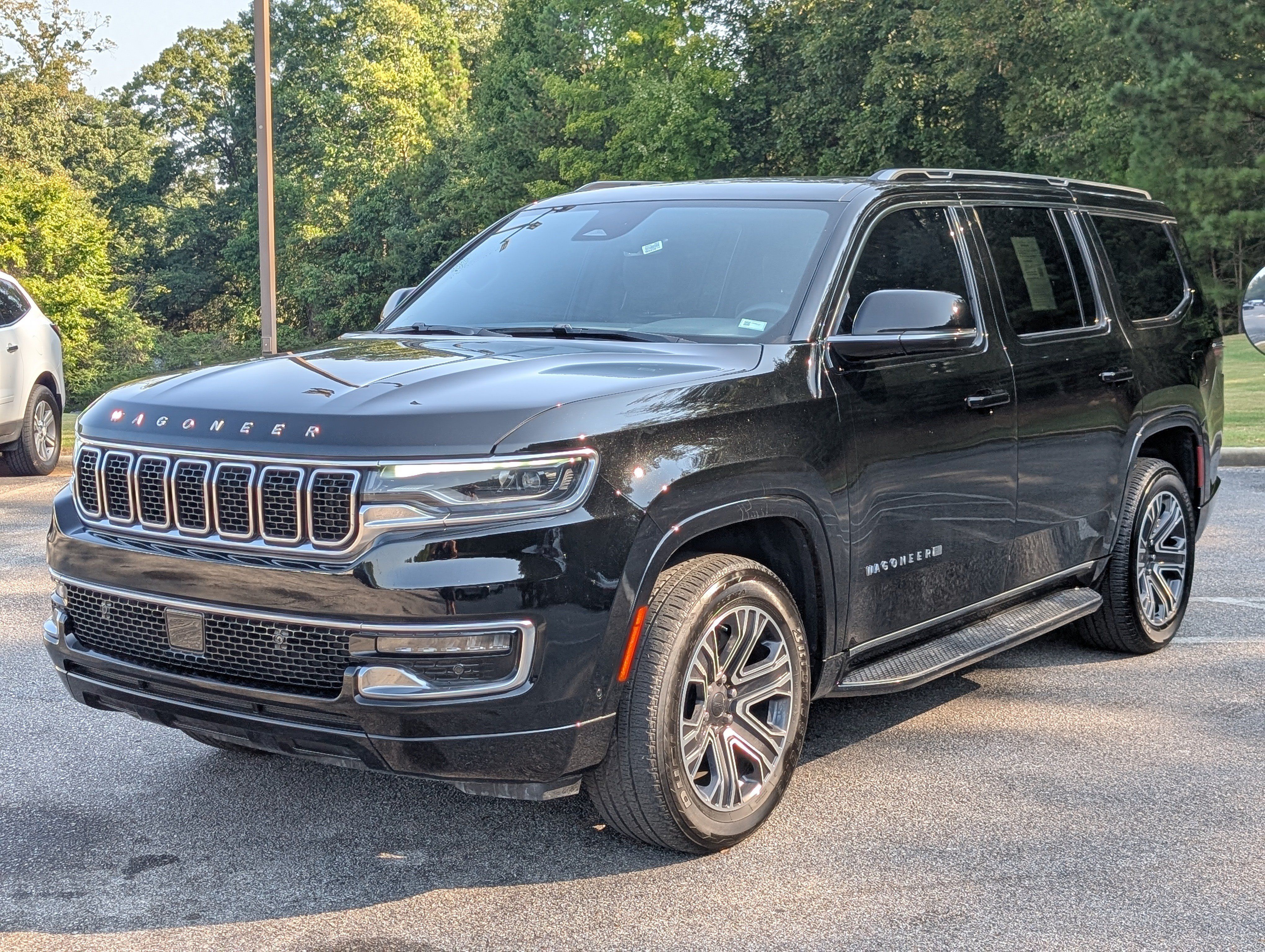 Used 2024 Jeep Wagoneer 4WD w/ Premium Group I image 5