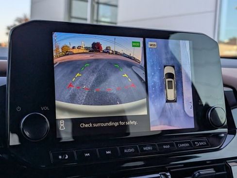 Used 2024 Nissan Pathfinder Platinum w/ Cargo Package image 12