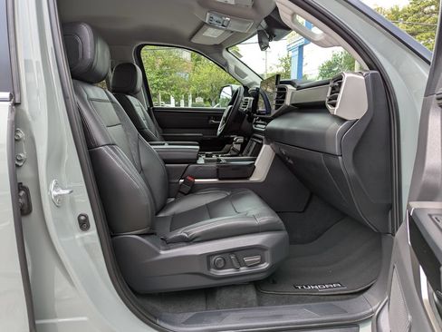 Used 2024 Toyota Tundra Limited AWD/4WD image 30