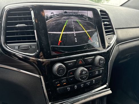 Used 2021 Jeep Grand Cherokee Limited w/ Luxury Group II RWD image 18