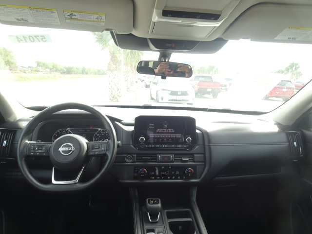 Used 2024 Nissan Pathfinder S FWD image 12