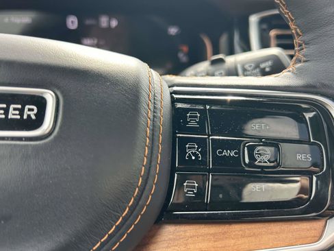 Used 2024 Jeep Grand Wagoneer L Series III AWD/4WD image 25