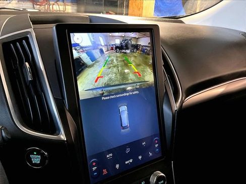 Used 2024 Ford Edge Titanium image 26