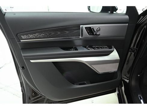 New 2026 Cadillac Vistiq Platinum image 16