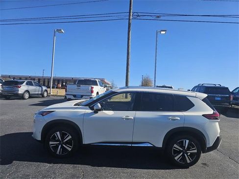 Used 2023 Nissan Rogue Platinum w/ Platinum Premium Package image 4