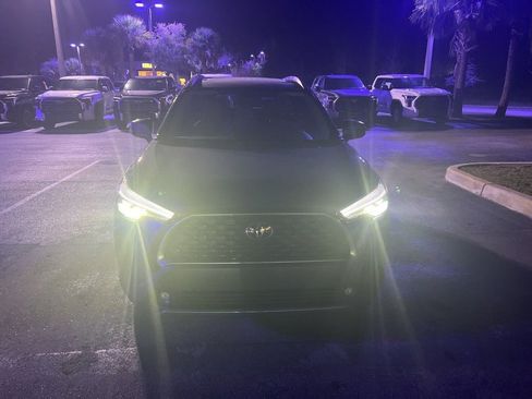 Used 2023 Toyota Corolla Cross XLE w/ Convenience Package image 13