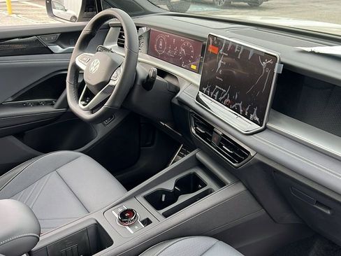 New 2026 Volkswagen Tiguan SE R-Line image 11