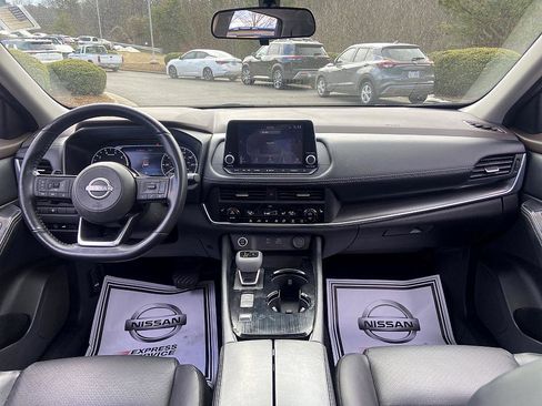 Used 2023 Nissan Rogue SV w/ SV Premium B Package image 16