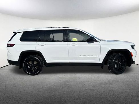 Used 2025 Jeep Grand Cherokee L Limited w/ Black Appearance Package image 19