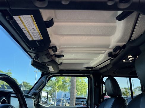 Used 2021 Jeep Wrangler Unlimited Sahara AWD/4WD image 28