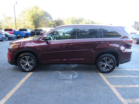 Used 2016 Toyota Highlander XLE w/ Protection Package #3 AWD/4WD image 4