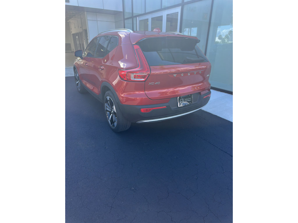 Used 2022 Volvo XC40 T5 Momentum w/ Premium Package AWD/4WD image 7
