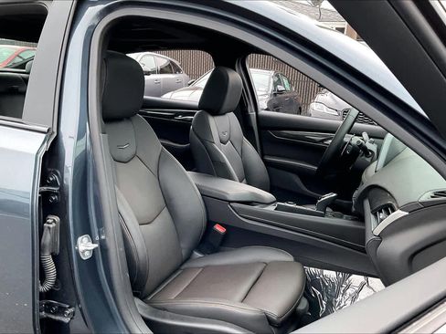 Used 2025 Cadillac CT5 V w/ LPO, ONYX Package image 10