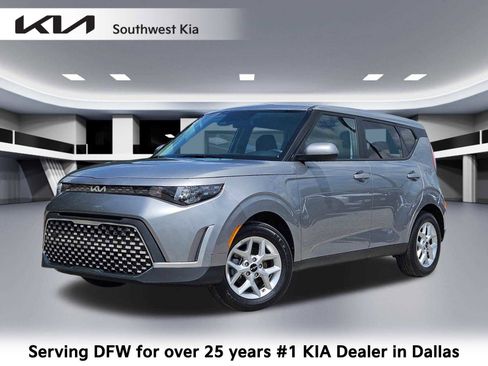 Used 2025 Kia Soul LX FWD image 1