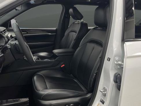 Used 2024 Jeep Grand Cherokee L Limited w/ Black Appearance Package image 9