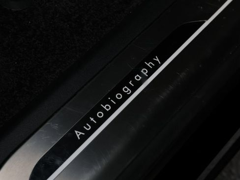 Used 2025 Land Rover Range Rover Autobiography AWD/4WD image 32