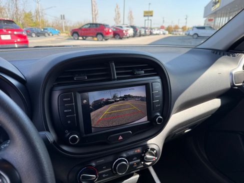 Used 2025 Kia Soul LX w/ LX Technology Package image 24