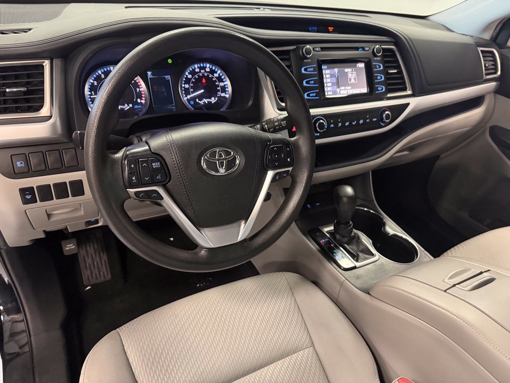 Used 2019 Toyota Highlander LE FWD image 11