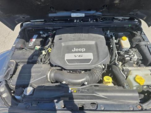 Used 2018 Jeep Wrangler Unlimited Sahara AWD/4WD image 23