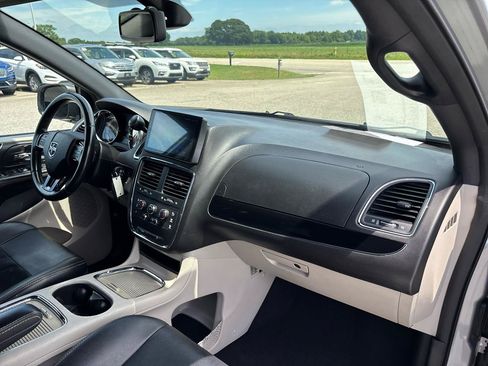 Used 2018 Dodge Grand Caravan SXT FWD image 26