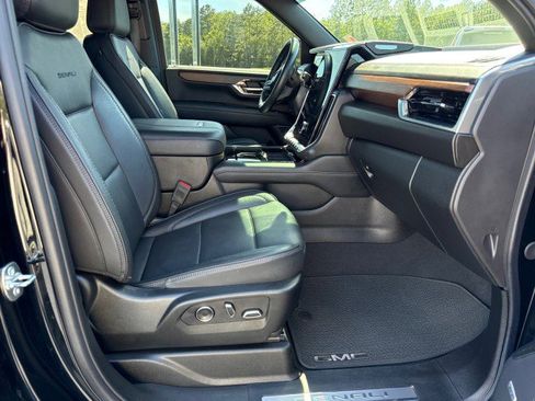 Used 2025 GMC Yukon XL Denali RWD image 9