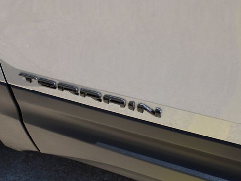 Used 2023 GMC Terrain SLE w/ Driver Convenience Package image 12