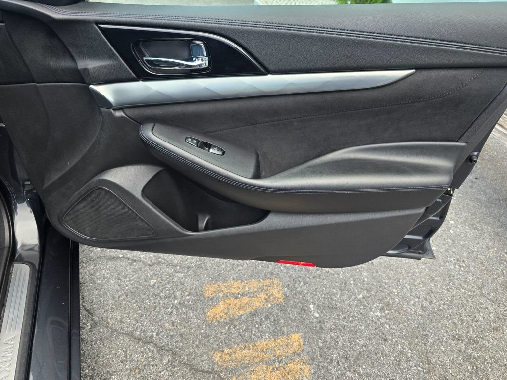 Used 2016 Nissan Maxima SR FWD image 19