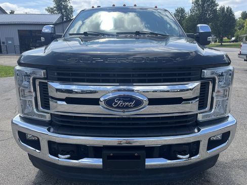 Used 2018 Ford F250 XLT w/ XLT Premium Package AWD/4WD image 3