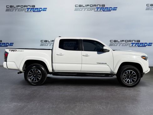 Used 2022 Toyota Tacoma TRD Sport w/ Technology Package image 4