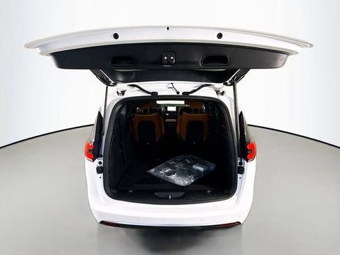 New 2026 Chrysler Pacifica Pinnacle image 26