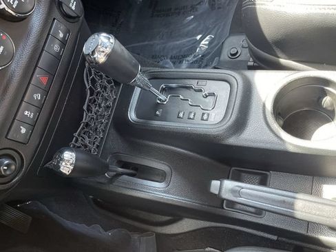 Used 2017 Jeep Wrangler Unlimited Sahara AWD/4WD image 20