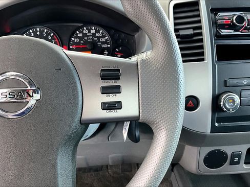 Used 2010 Nissan Frontier SE RWD image 23