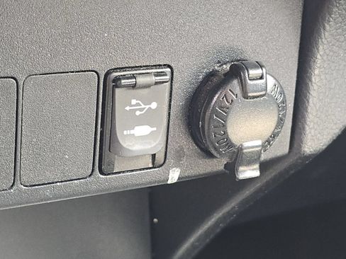 Used 2017 Toyota RAV4 XLE w/ Carpet Mat Package AWD/4WD image 8