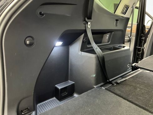 Used 2024 Volkswagen Atlas SE image 38