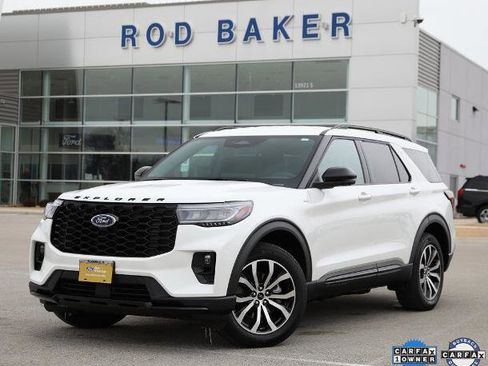 Certified 2025 Ford Explorer ST-Line image 1