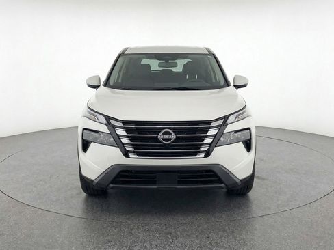 Used 2025 Nissan Rogue SV image 2