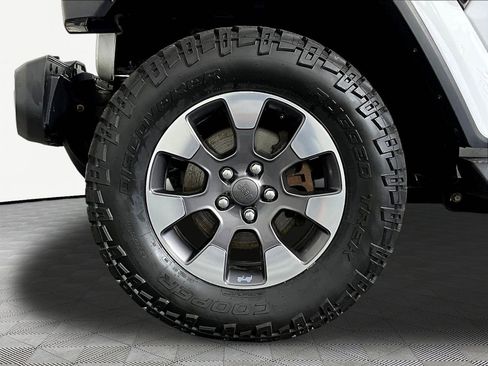 Used 2018 Jeep Wrangler Unlimited Sahara AWD/4WD image 29