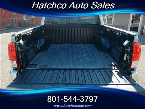 Used 2017 Toyota Tacoma SR5 w/ Tow Package image 7