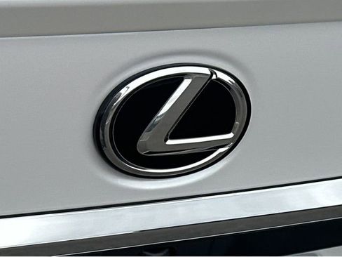 Certified 2025 Lexus ES 300h w/ Premium Package image 21