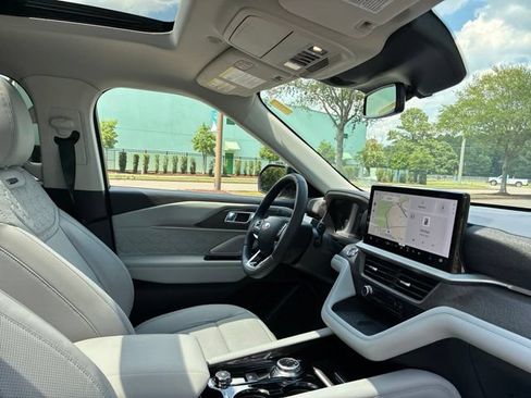 Used 2025 Ford Explorer Platinum w/ Ultimate Package RWD image 21