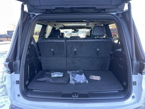 New 2026 Jeep Grand Wagoneer image 38