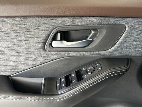 Used 2022 Nissan Rogue SV image 12