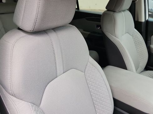 Used 2023 Honda Pilot LX image 17